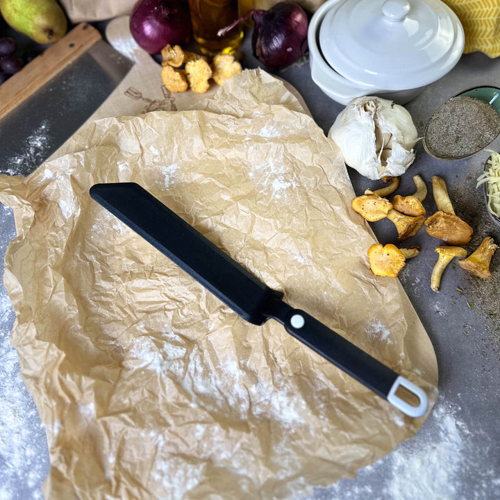 Tarte flambée spreading knife