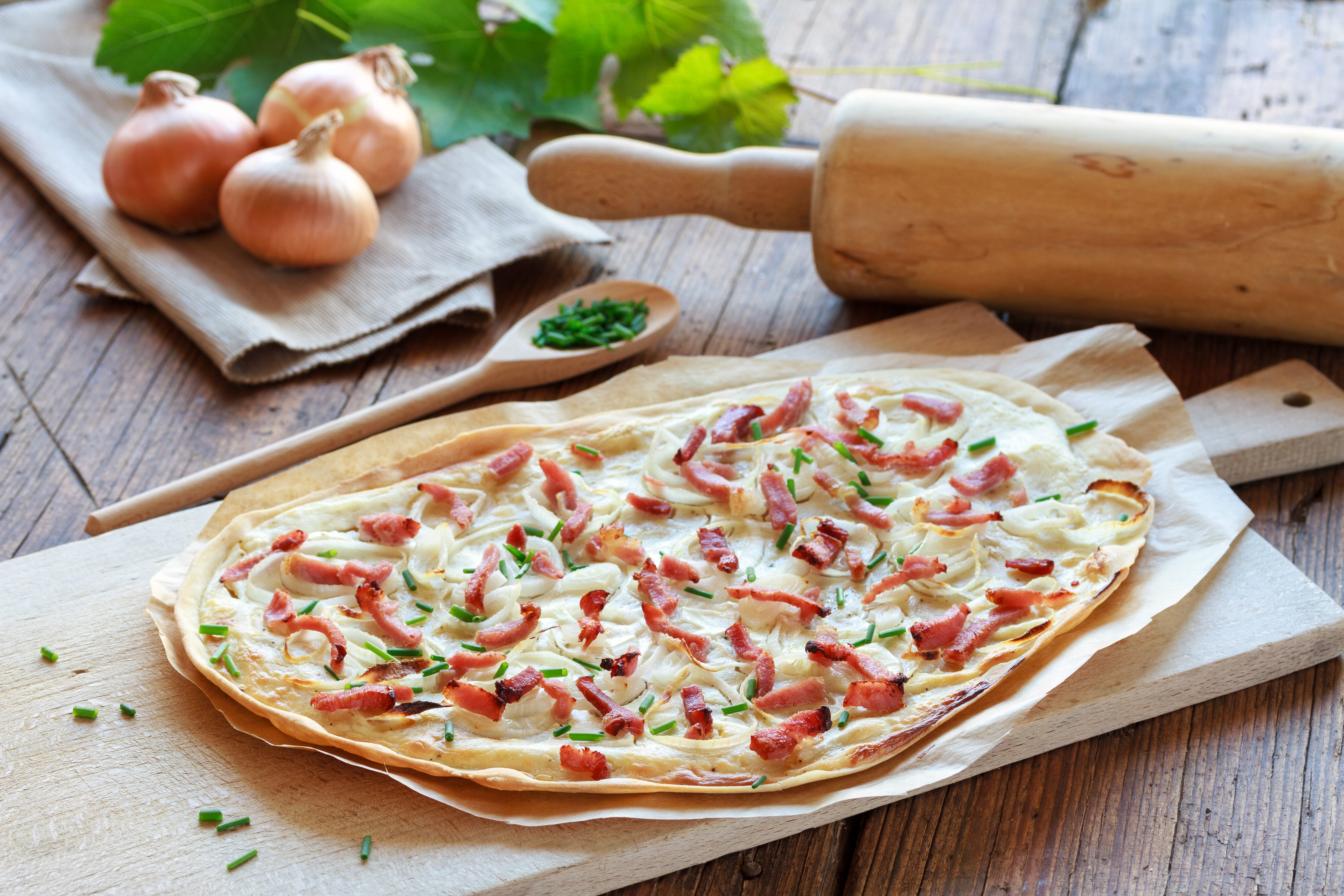 Flammkuchen Rezepte – klassisch, saisonal oder süß – Flammkuchen24