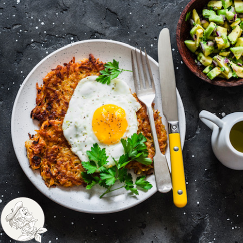 Reibekuchen mit Spiegelei und Avocado